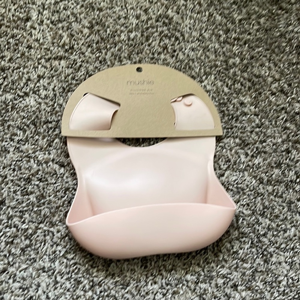NWT Mushie baby bib